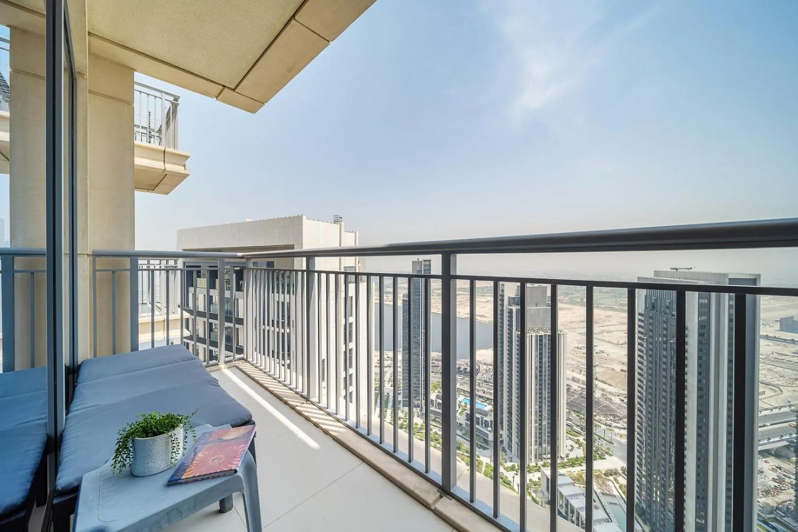 Luxe | Luxury 2Br | Creek View | Modern & Cozy Apartment Dubai